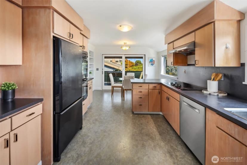 Property photo for 3205 25th Avenue W, Seattle photo 10