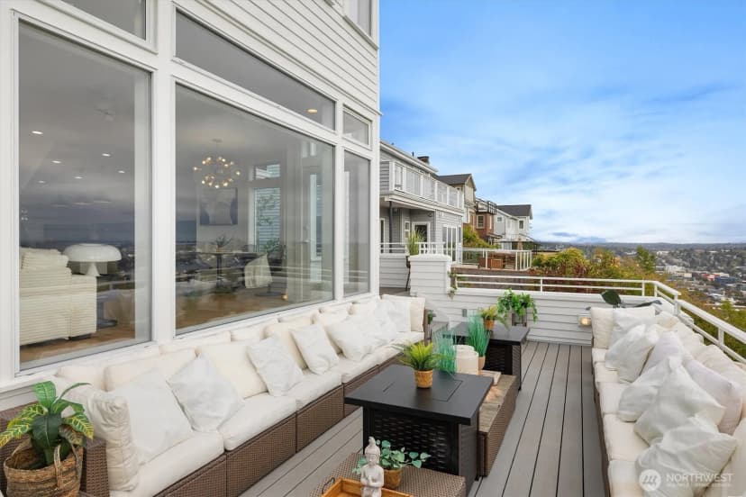 Property photo for 2202 5th Avenue N, Seattle photo 12