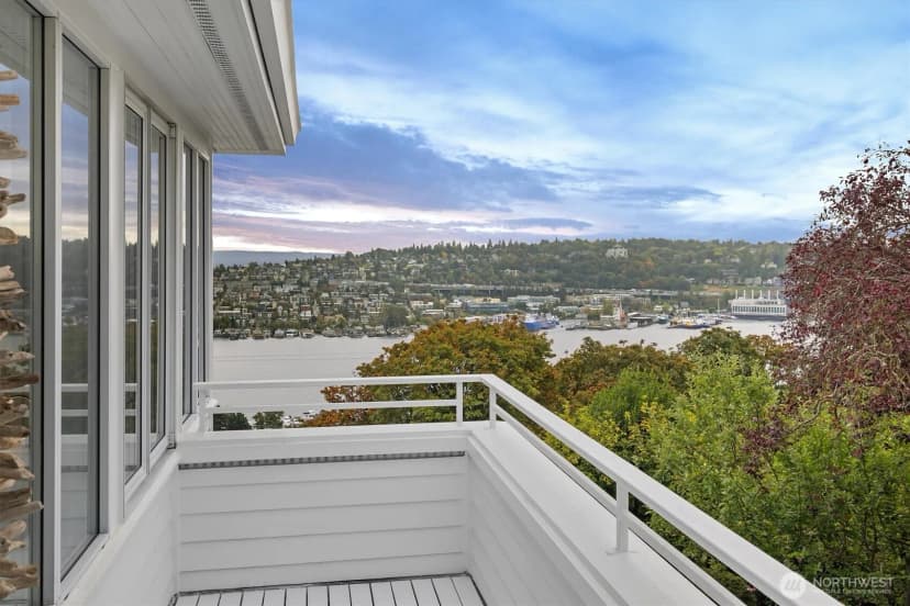 Property photo for 2202 5th Avenue N, Seattle photo 24