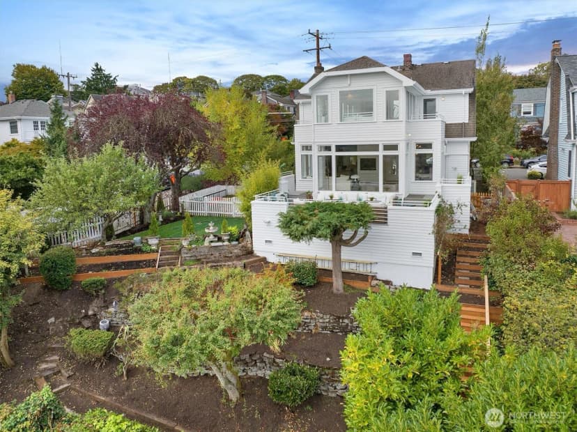 Property photo for 2202 5th Avenue N, Seattle photo 14