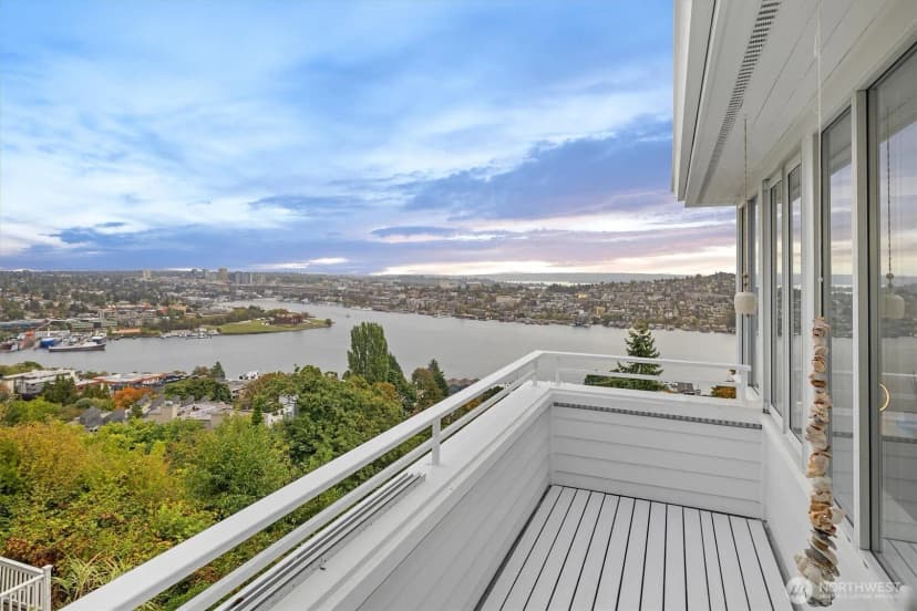 Property photo for 2202 5th Avenue N, Seattle photo 27