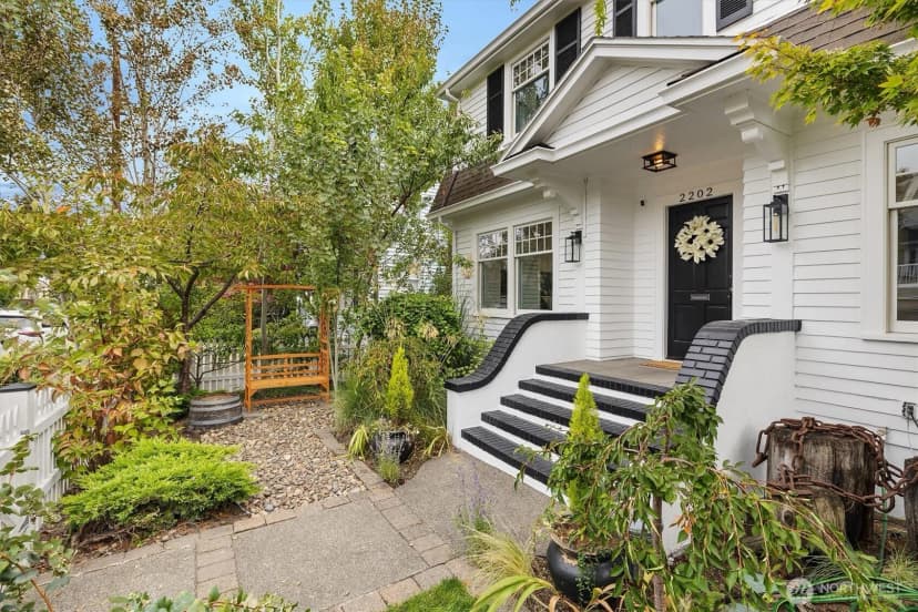 Property photo for 2202 5th Avenue N, Seattle photo 36