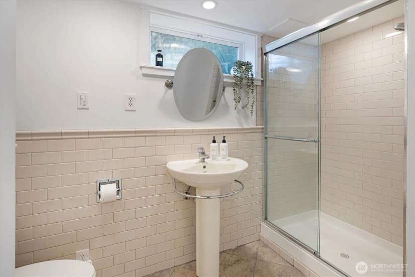 Property photo for 2202 5th Avenue N, Seattle photo 35