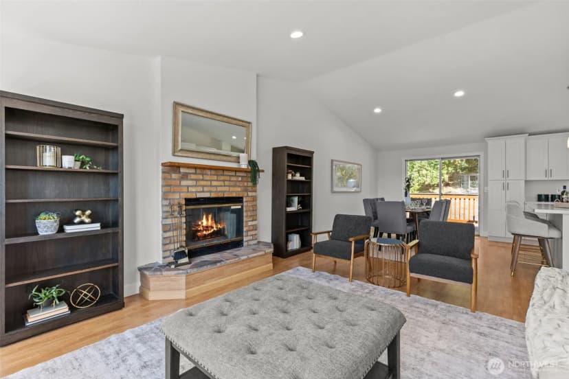 Property photo for 11822 56th Place S, Seattle photo 4