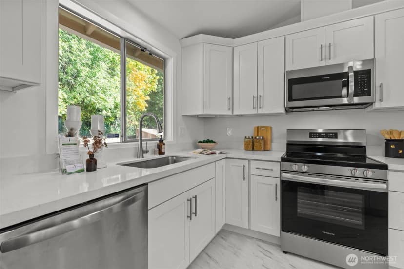 Property photo for 11822 56th Place S, Seattle photo 14