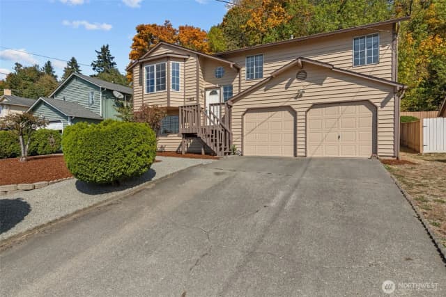 Property photo for 11822 56th Place S, Seattle photo 2