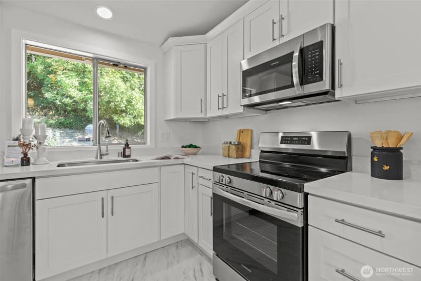 Property photo for 11822 56th Place S, Seattle photo 9