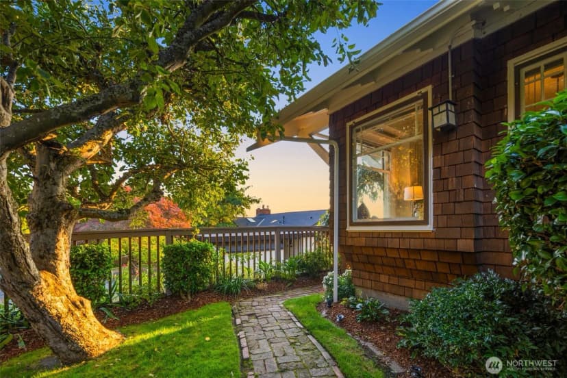 Property photo for 2513 11th Avenue W, Seattle photo 33