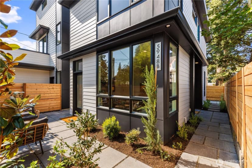 Property photo for 5948 39th Avenue Sw #b, Seattle photo 2