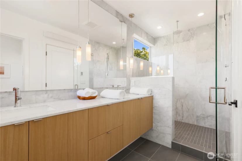 Property photo for 5948 39th Avenue Sw, Seattle photo 22