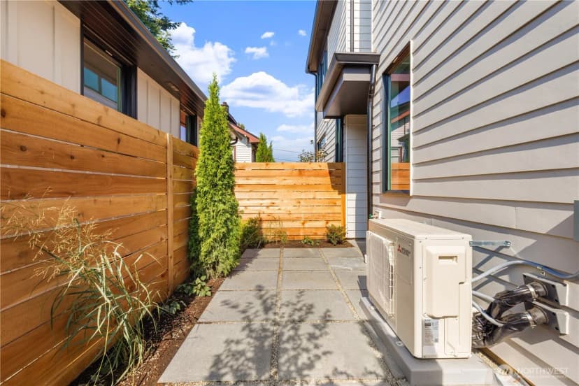 Property photo for 5948 39th Avenue Sw, Seattle photo 32