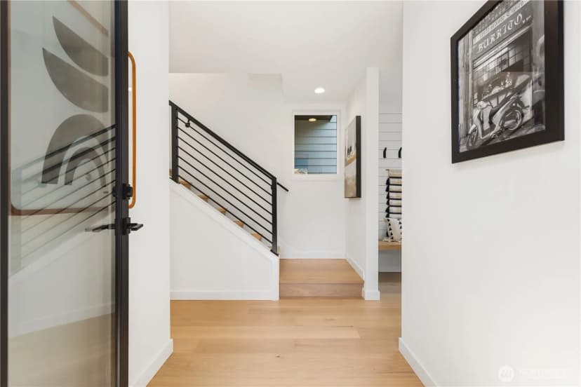 Property photo for 5948 39th Avenue Sw, Seattle photo 3
