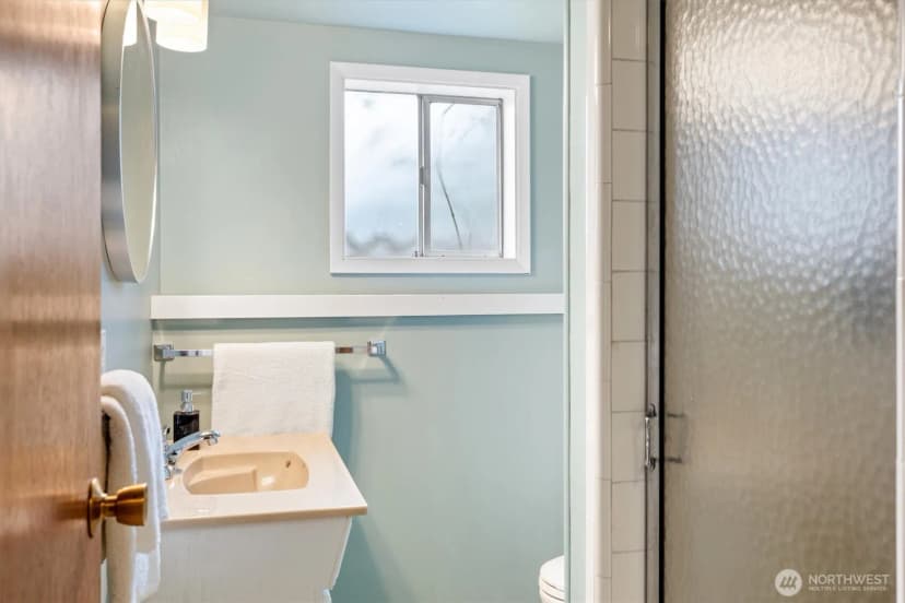 Property photo for 2510 4th Avenue W, Seattle photo 17