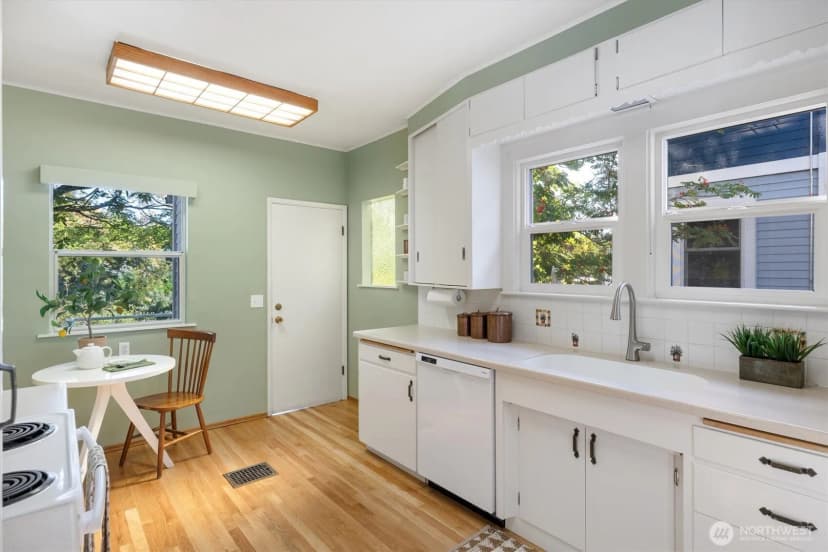 Property photo for 2510 4th Avenue W, Seattle photo 9