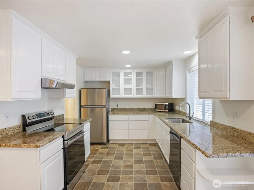 Property photo for 936 Ne 207th Place Ne, Sammamish photo 9