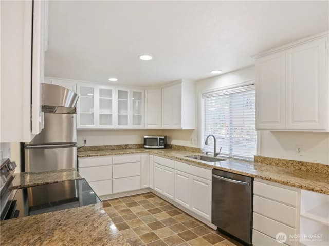 Property photo for 936 Ne 207th Place Ne, Sammamish photo 5