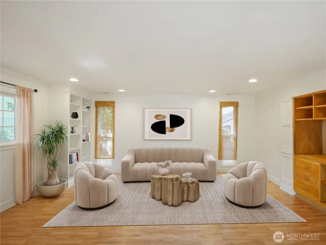 Property photo for 936 Ne 207th Place Ne, Sammamish photo 3