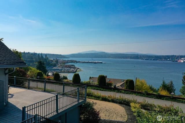 Property photo for 343 Farragut Avenue N, Port Orchard photo 4