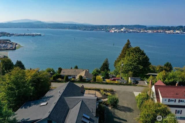 Property photo for 343 Farragut Avenue N, Port Orchard photo 2