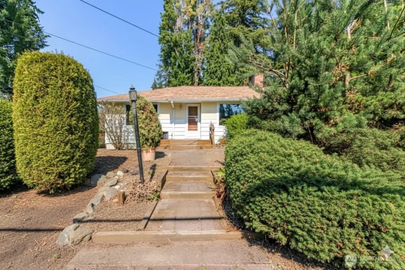 Property photo for 132 S 197th Street, Des Moines