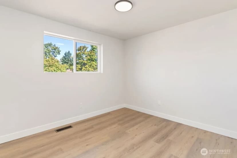 Property photo for 11602 Se 210th Place, Kent photo 17