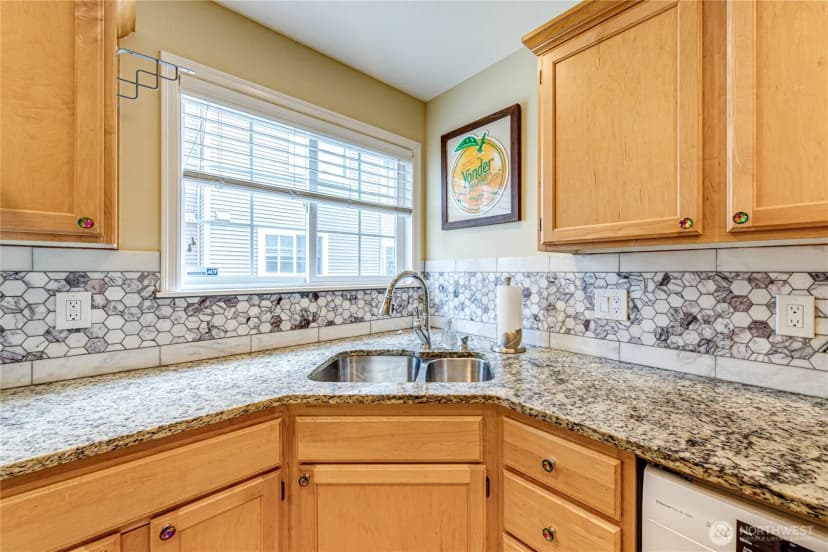 Property photo for 11720 Greenwood Avenue N #a, Seattle photo 13