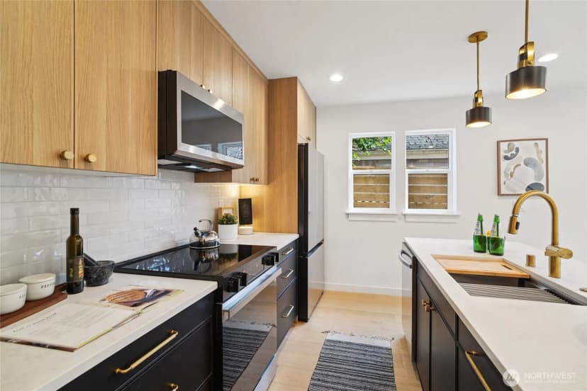 Property photo for 8227 Latona Avenue Ne, Seattle photo 5