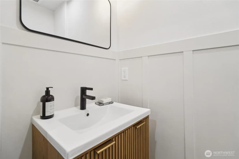 Property photo for 8227 Latona Avenue Ne, Seattle photo 12