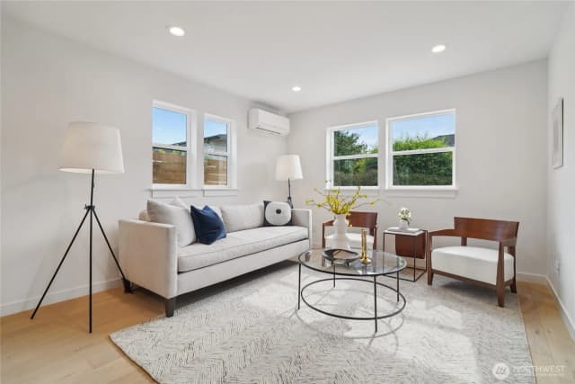 Property photo for 8227 Latona Avenue Ne, Seattle photo 4