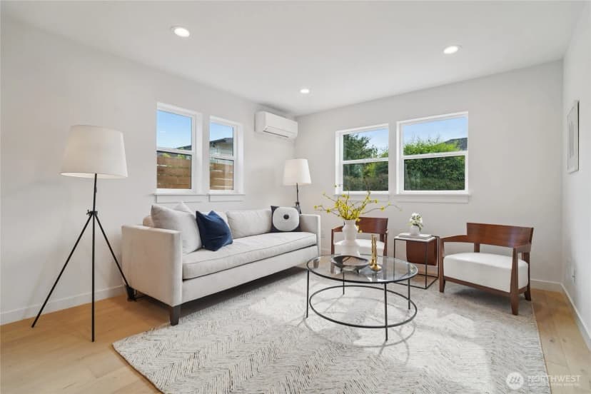 Property photo for 8227 Latona Avenue Ne, Seattle photo 4