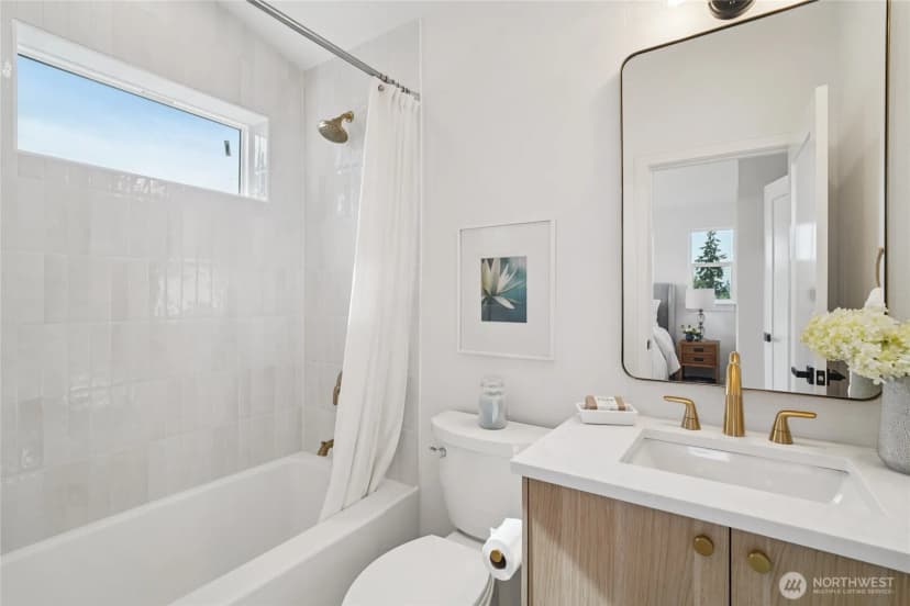 Property photo for 8227 Latona Avenue Ne, Seattle photo 16