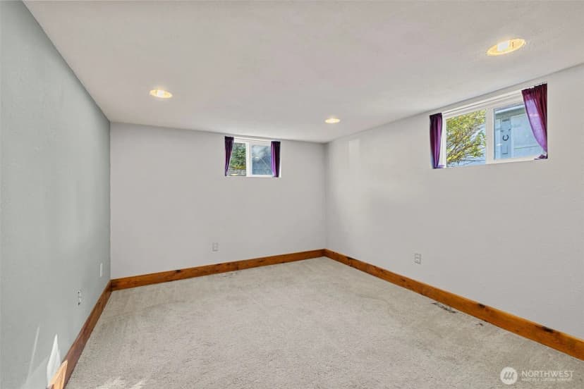 Property photo for 5904 Commercial Avenue, Everett photo 11
