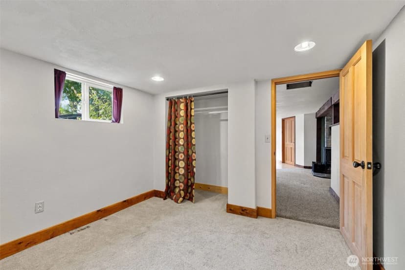 Property photo for 5904 Commercial Avenue, Everett photo 23
