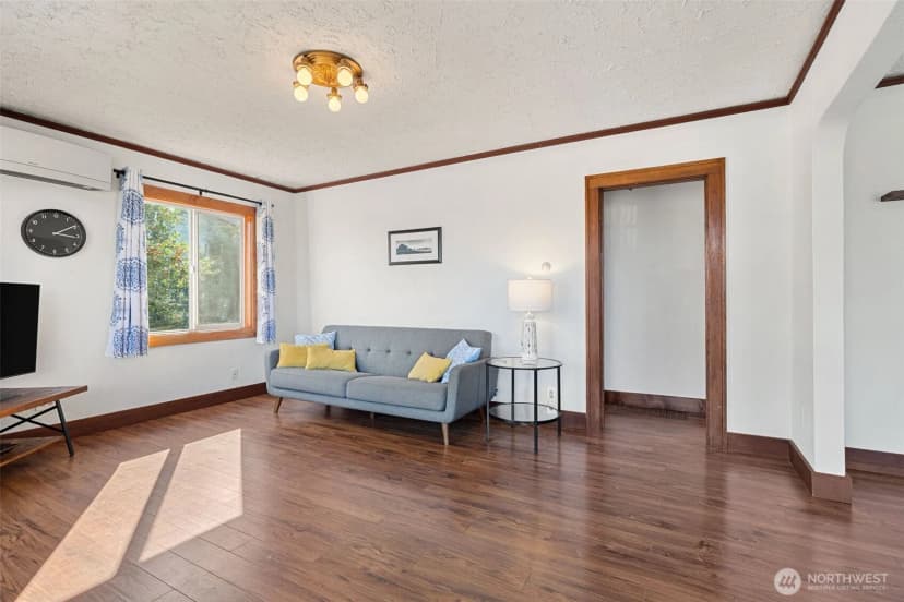 Property photo for 5904 Commercial Avenue, Everett photo 15