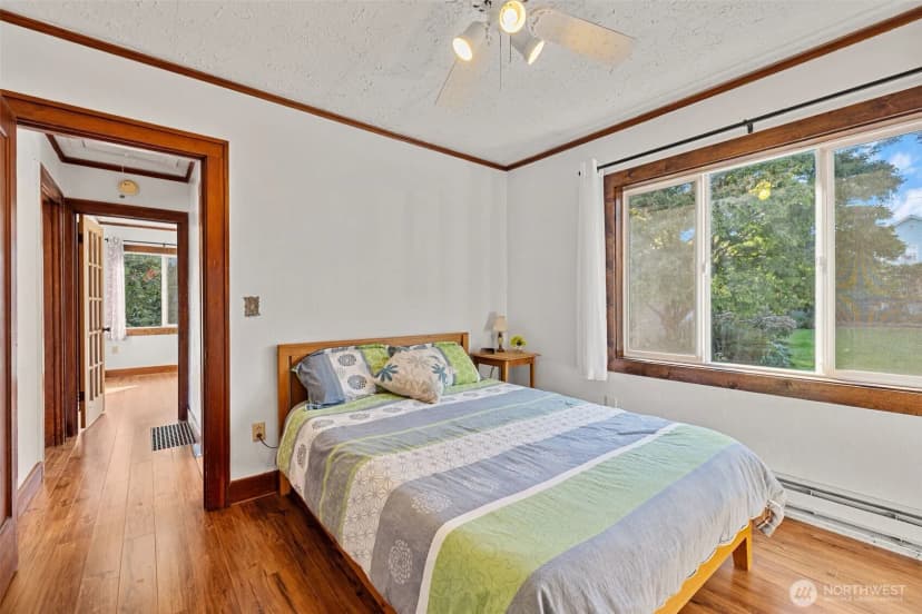 Property photo for 5904 Commercial Avenue, Everett photo 8