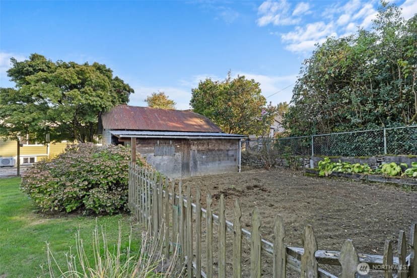 Property photo for 5904 Commercial Avenue, Everett photo 34