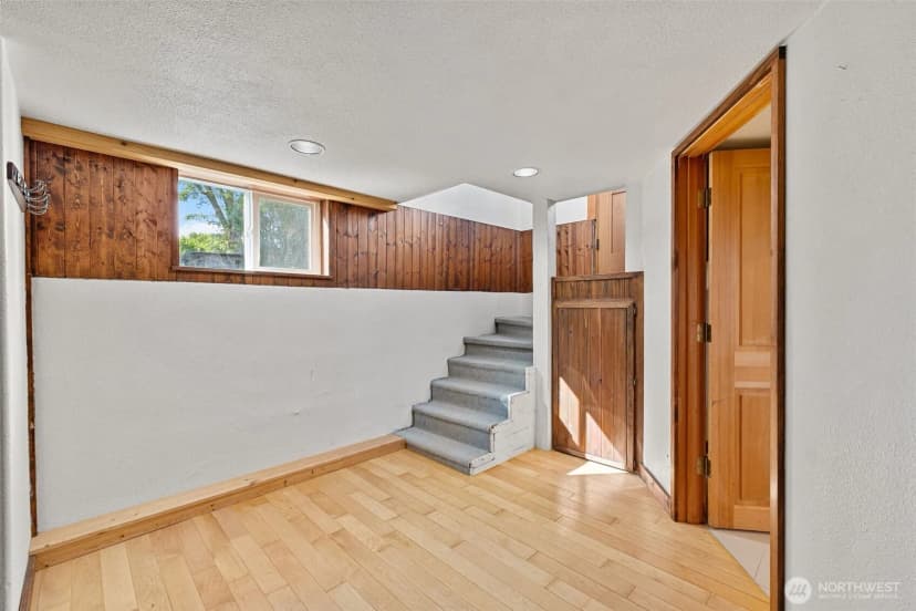 Property photo for 5904 Commercial Avenue, Everett photo 24