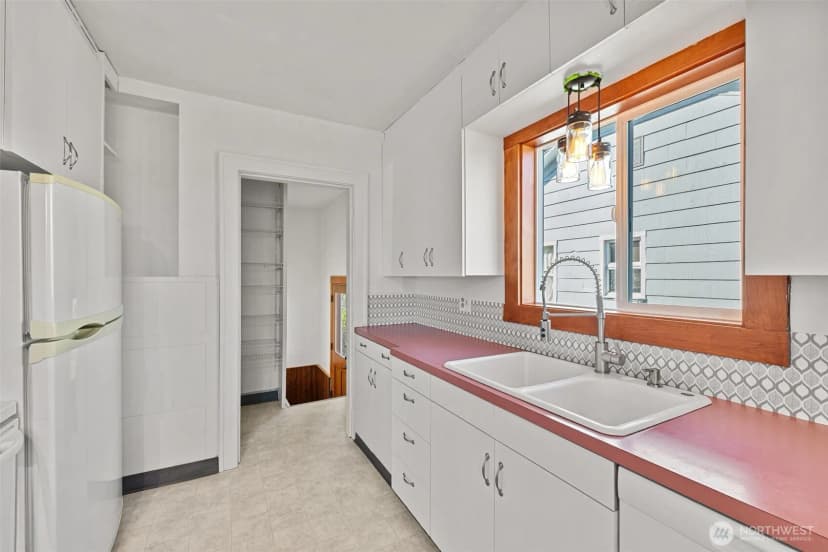 Property photo for 5904 Commercial Avenue, Everett photo 5
