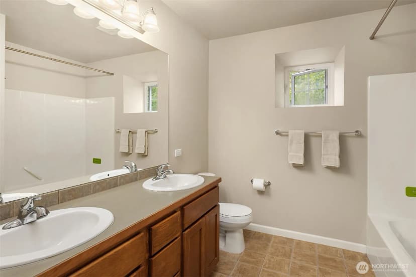 Property photo for 122 Ilwaco Place Se, Renton photo 18