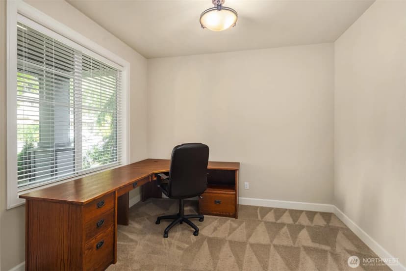 Property photo for 122 Ilwaco Place Se, Renton photo 4