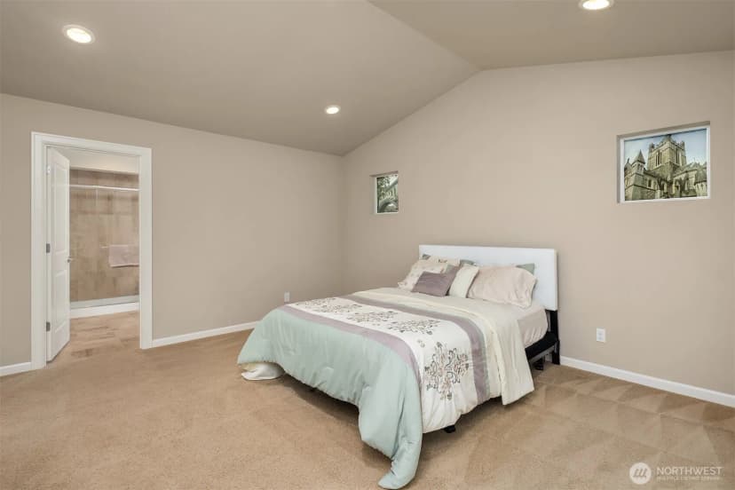 Property photo for 122 Ilwaco Place Se, Renton photo 12
