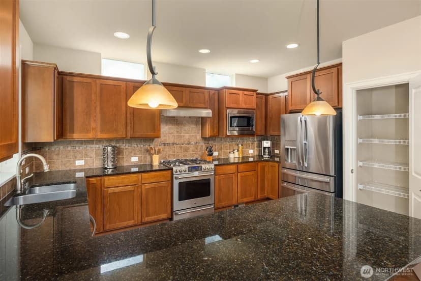 Property photo for 122 Ilwaco Place Se, Renton photo 10