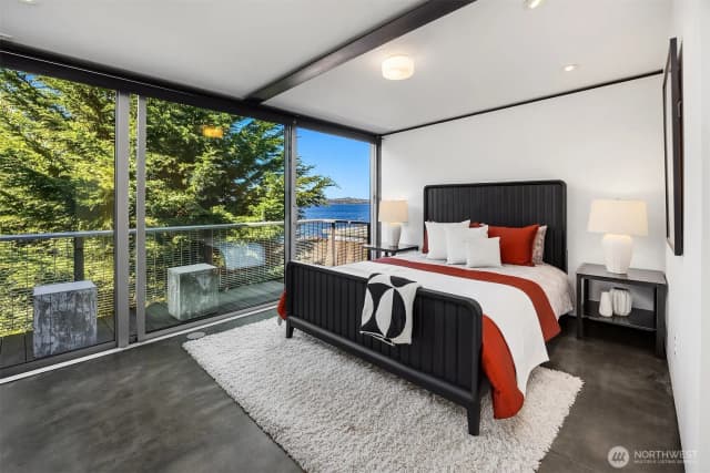 Property photo for 2119 Bonair Drive Sw, Seattle photo 4