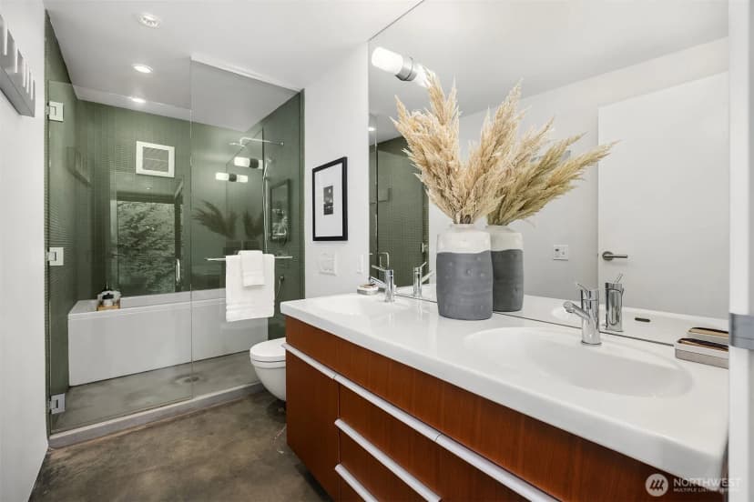 Property photo for 2119 Bonair Drive Sw, Seattle photo 6