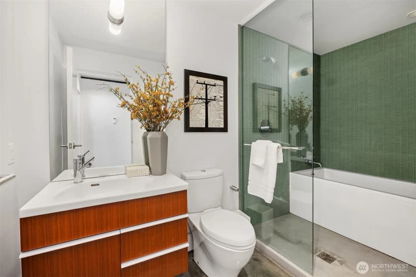 Property photo for 2119 Bonair Drive Sw, Seattle photo 11