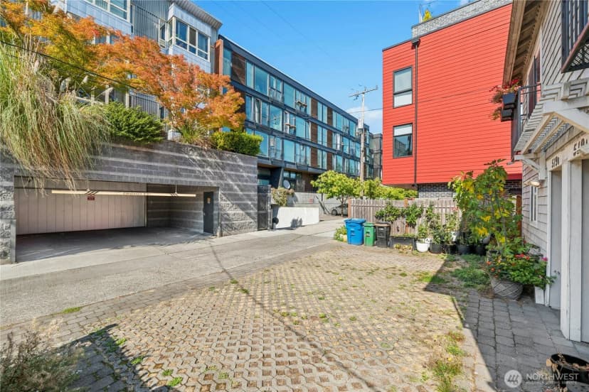 Property photo for 521 20th Avenue E, Seattle photo 31