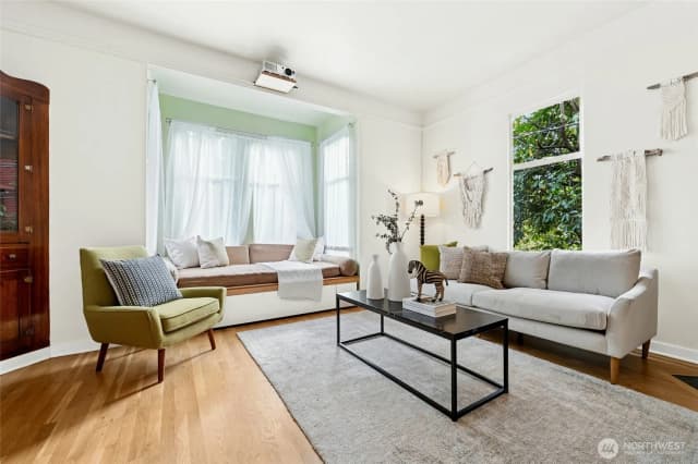 Property photo for 521 20th Avenue E, Seattle photo 5