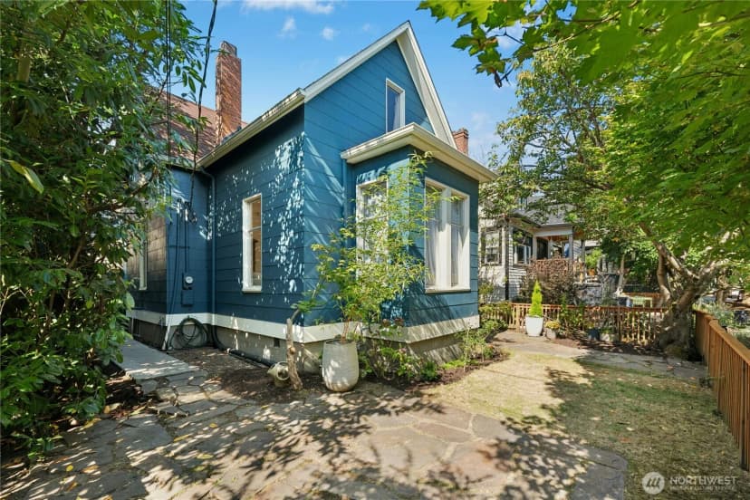 Property photo for 521 20th Avenue E, Seattle photo 3