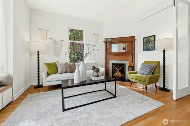 Property photo for 521 20th Avenue E, Seattle photo 4