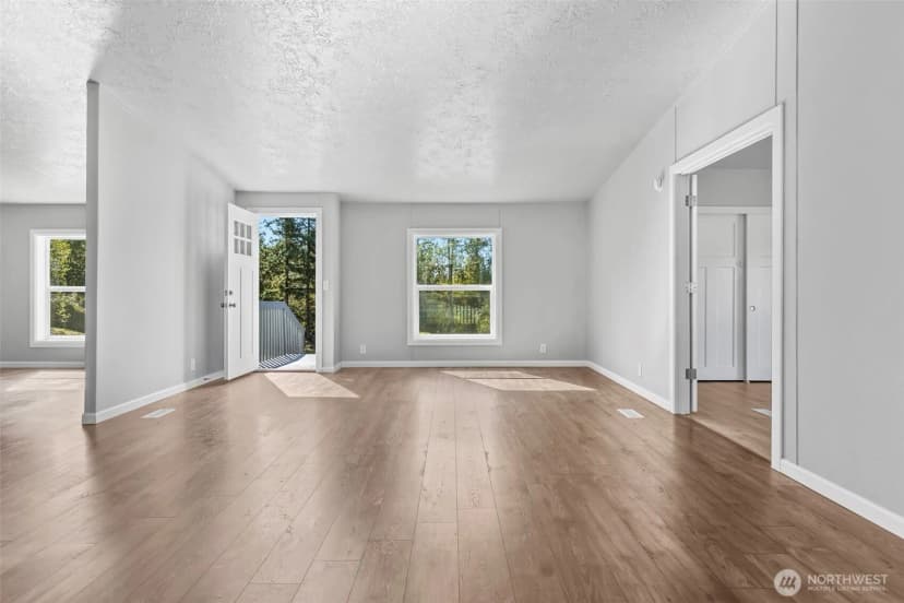 Property photo for 6915 Stringtown Road E, Eatonville photo 8